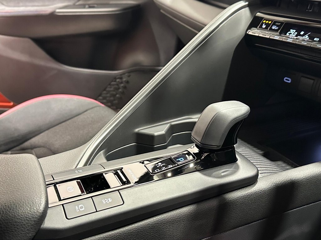 Used Toyota C-HR 2025 for sale - 77905601: Photo 8