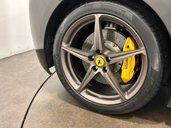 Used Ferrari 458 2011 for sale - 75359280: Photo 44