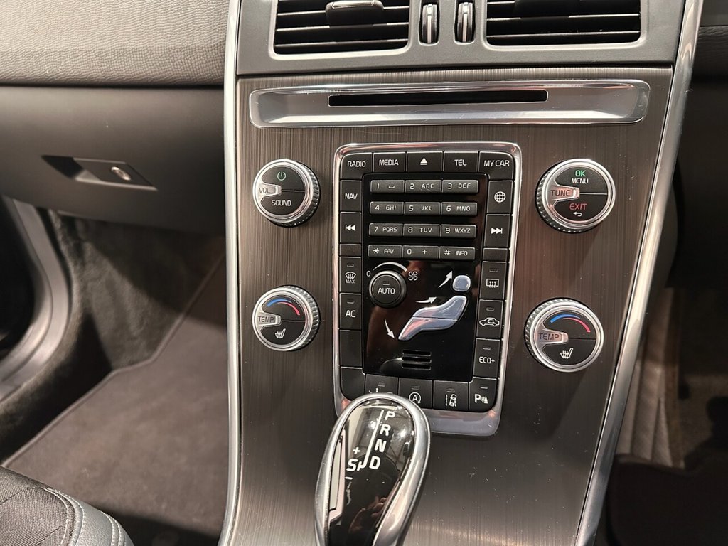 Used Volvo XC60 2015 for sale - 77546852: Photo 10