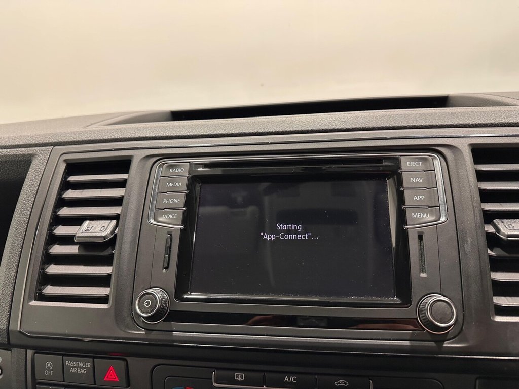 Used Volkswagen Transporter 2018 for sale - 76724745: Photo 21