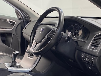 Used Volvo XC60 2017 for sale - 78413874: Photo