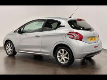 Used Peugeot 208 2015 for sale - 74916752: Photo