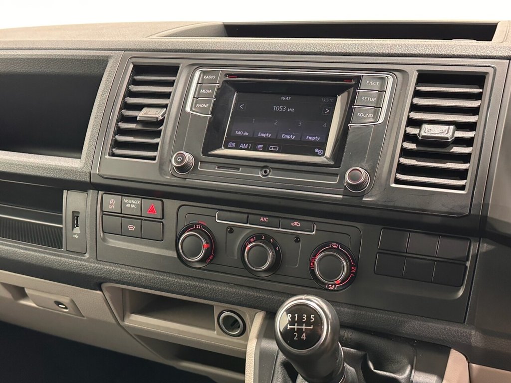 Used Volkswagen Transporter 2018 for sale - 77719732: Photo 15