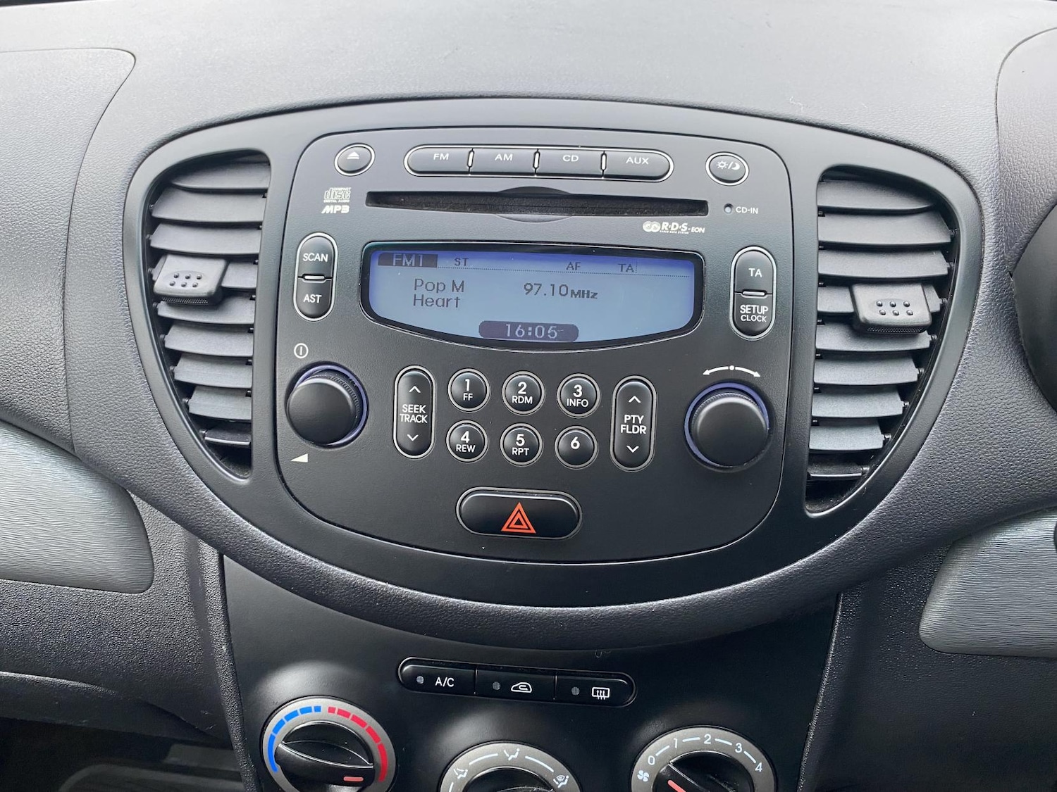 Used Hyundai i10 2013 for sale - 77767158: Photo 20