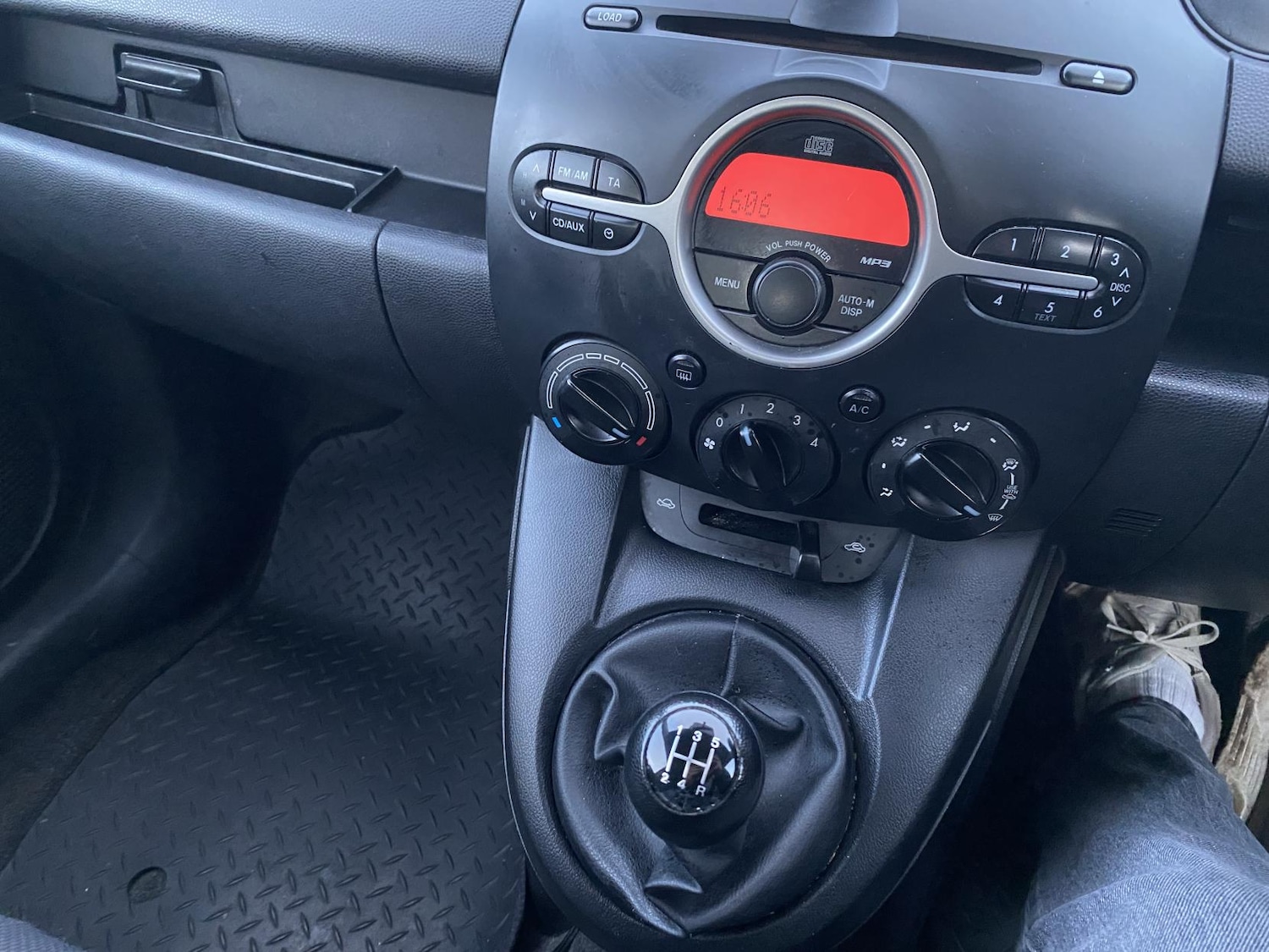 Used Mazda Mazda2 2010 for sale - 77205047: Photo 17