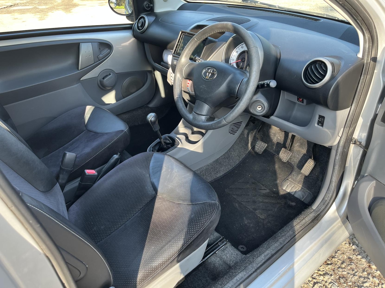 Used Toyota AYGO 2011 for sale - 77954454: Photo 25