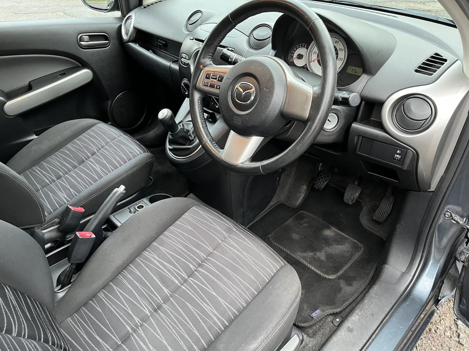 Used Mazda Mazda2 2010 for sale - 77289537: Photo 35