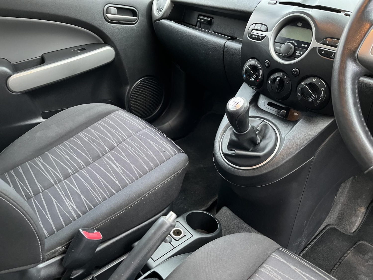 Used Mazda Mazda2 2010 for sale - 77289537: Photo 37