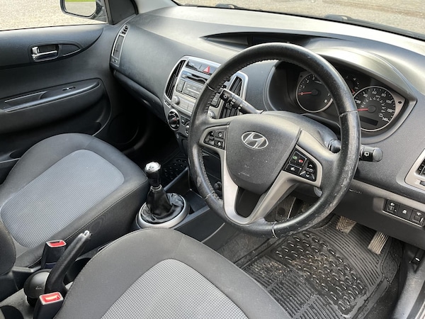 Used Hyundai i20 2013 for sale - 76306119: Photo 25