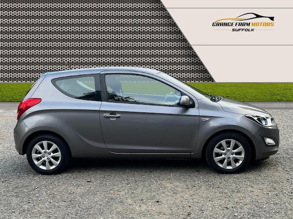 Used Hyundai i20 2013 for sale - 76306119: Photo 2