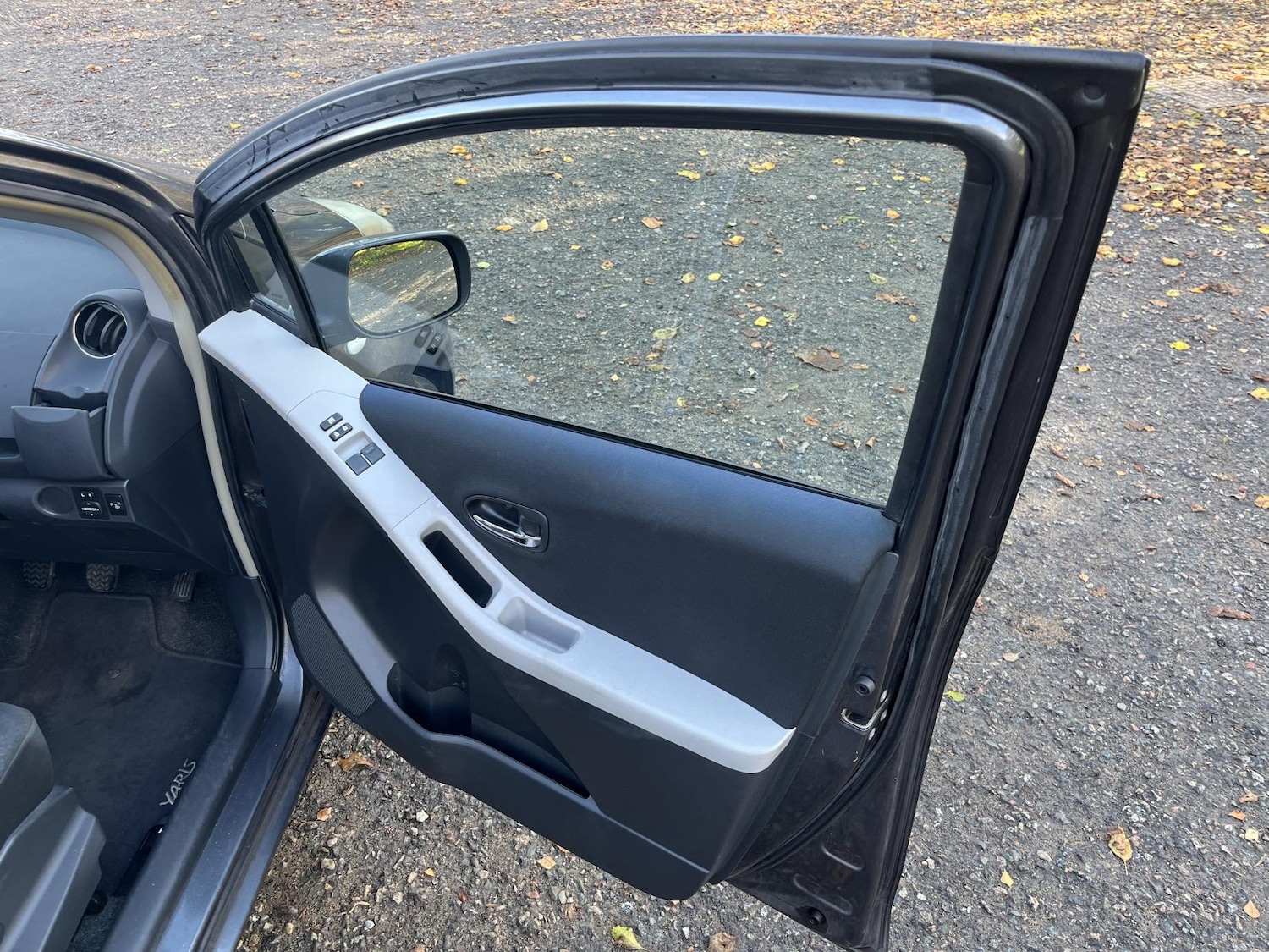 Used Toyota Yaris 2010 for sale - 76571943: Photo 14