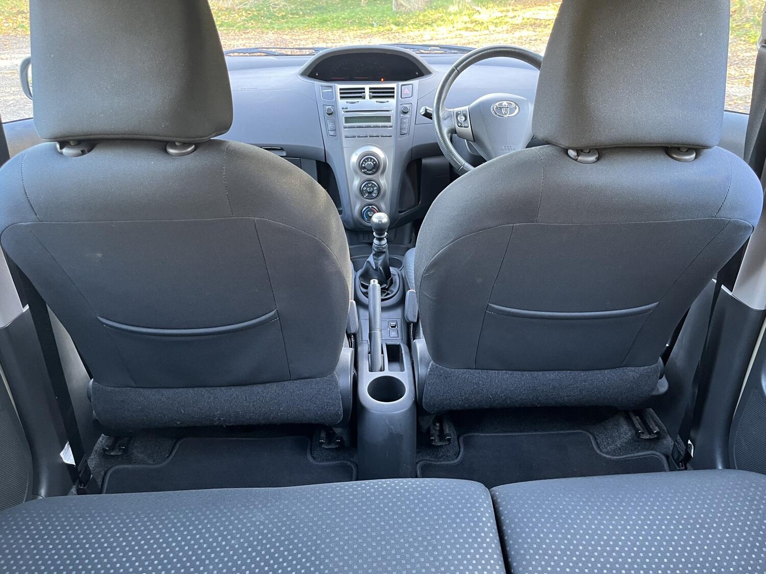 Used Toyota Yaris 2010 for sale - 76571943: Photo 24