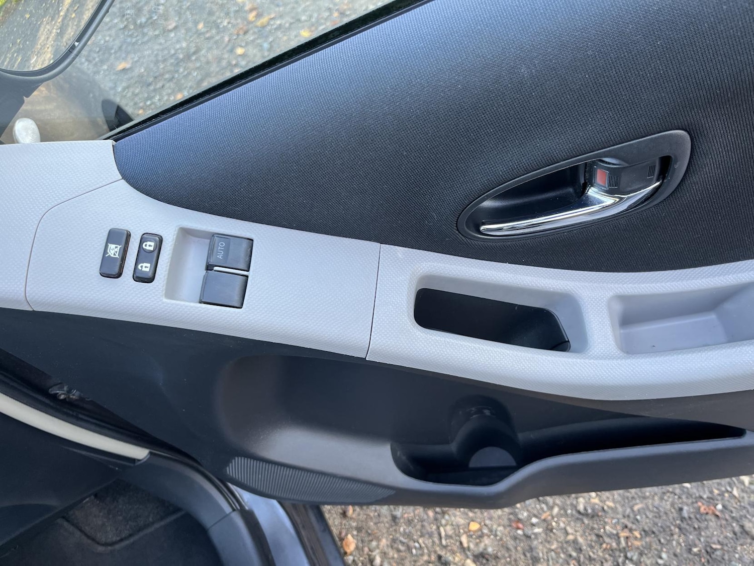 Used Toyota Yaris 2010 for sale - 76571943: Photo 30