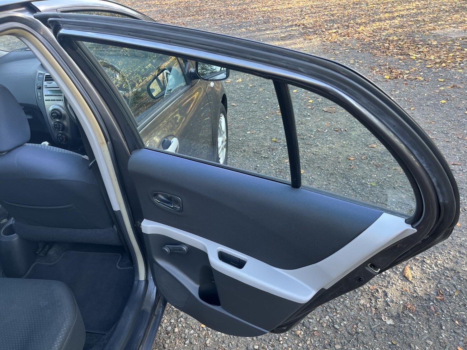 Used Toyota Yaris 2010 for sale - 76571943: Photo 35