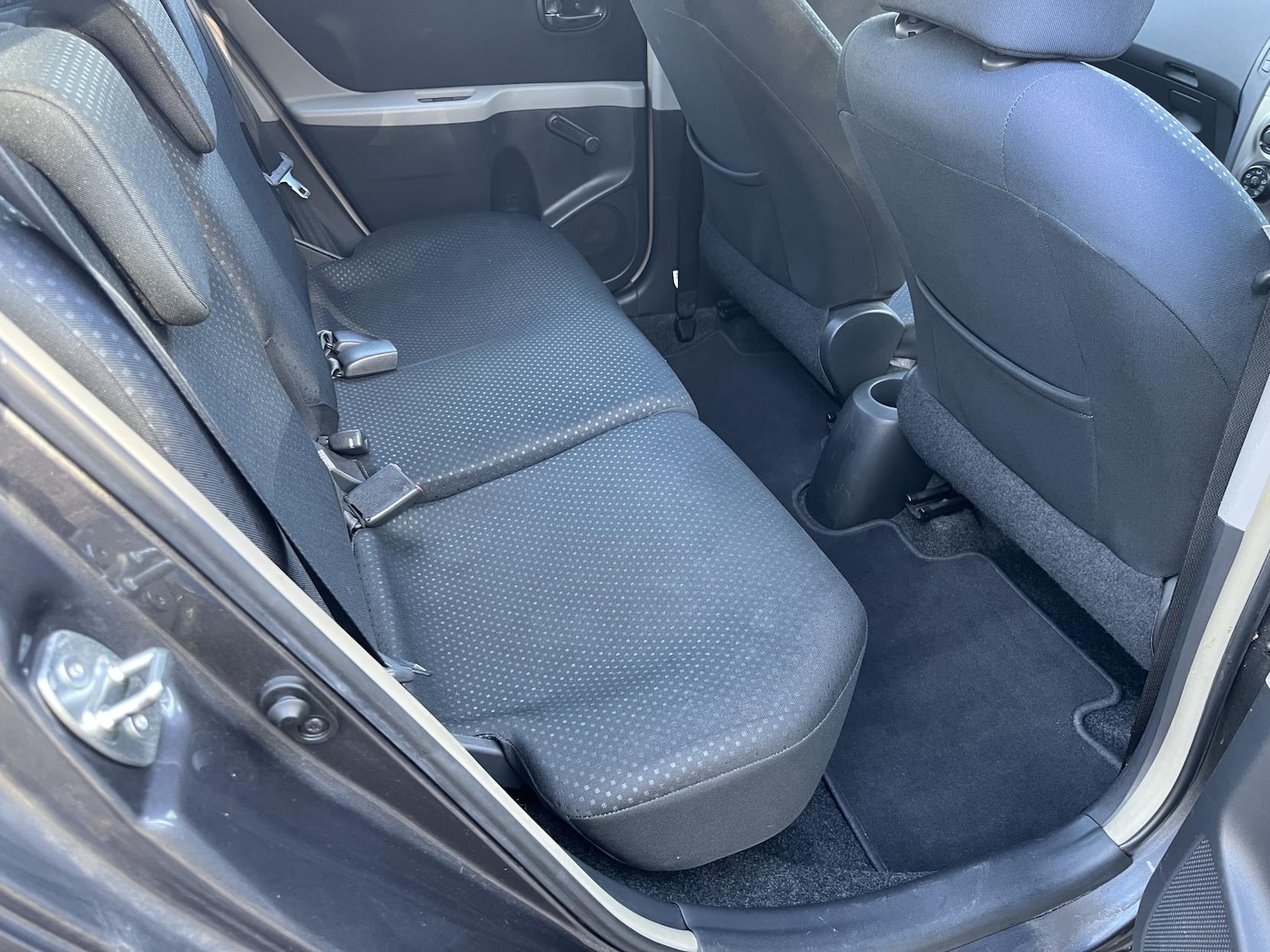 Used Toyota Yaris 2010 for sale - 76571943: Photo 36