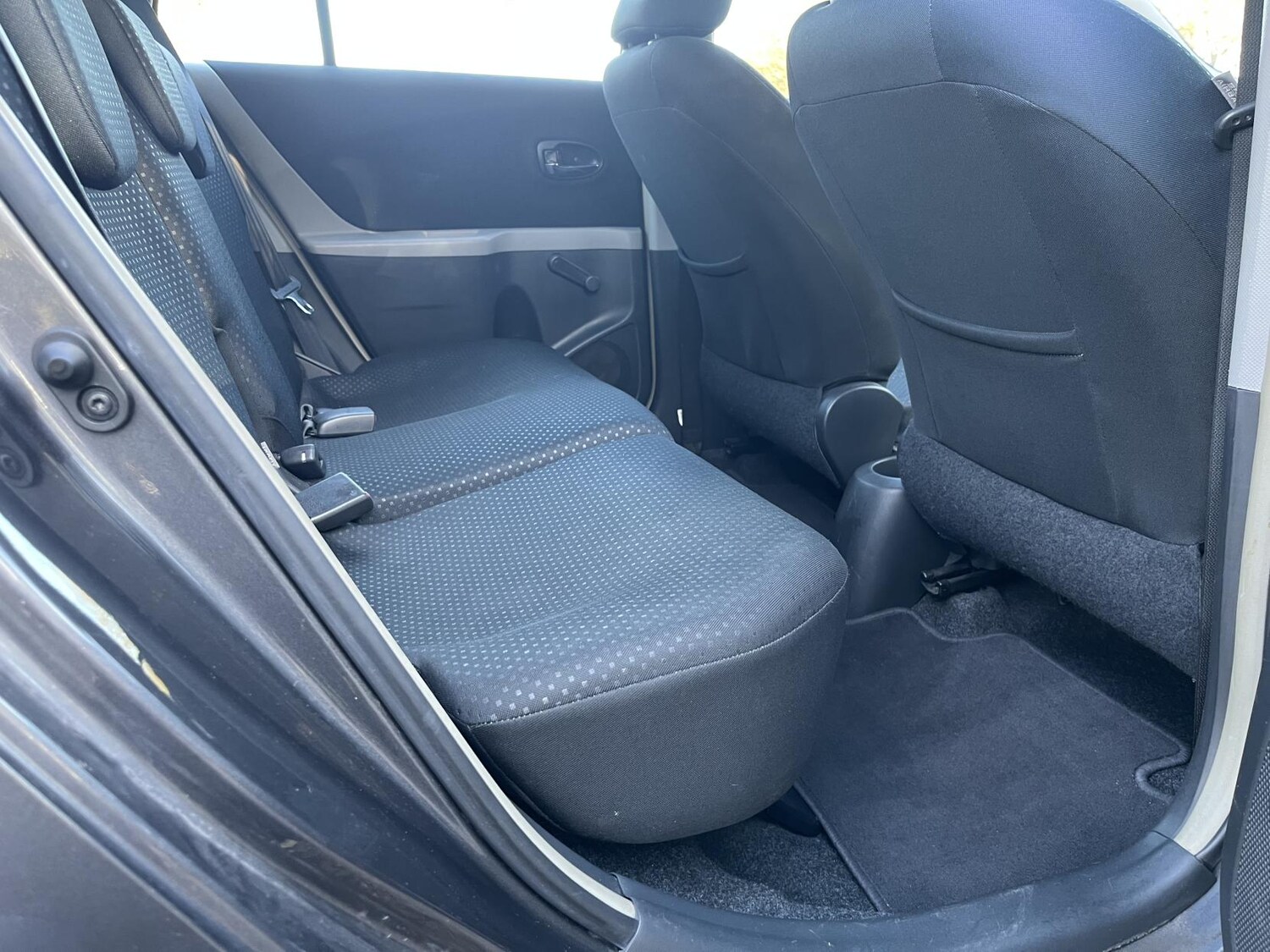 Used Toyota Yaris 2010 for sale - 76571943: Photo 37