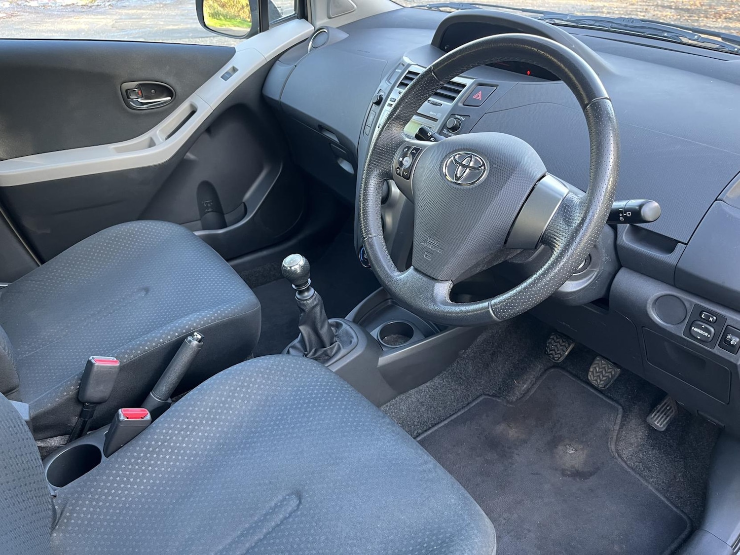 Used Toyota Yaris 2010 for sale - 76571943: Photo 38