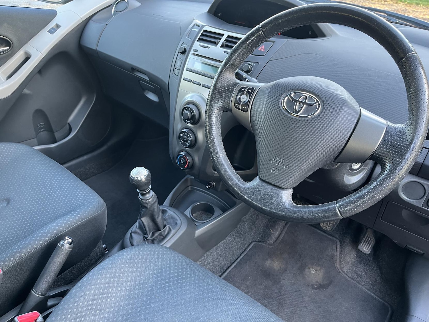 Used Toyota Yaris 2010 for sale - 76571943: Photo 39