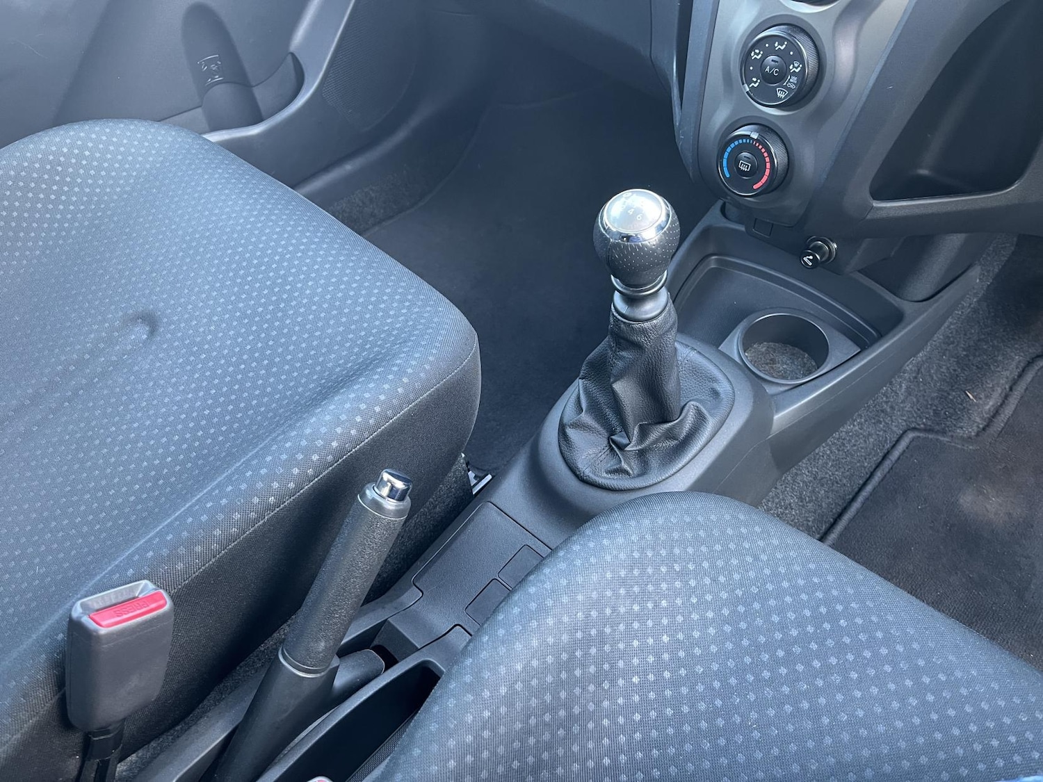 Used Toyota Yaris 2010 for sale - 76571943: Photo 40