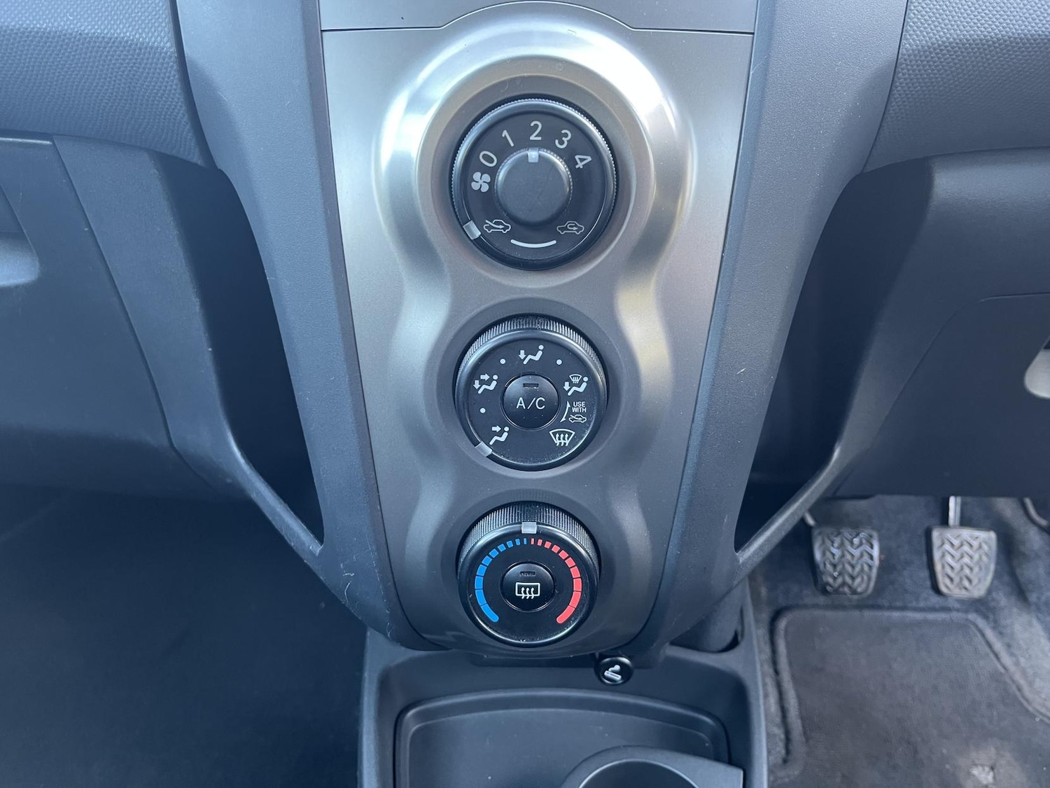 Used Toyota Yaris 2010 for sale - 76571943: Photo 41