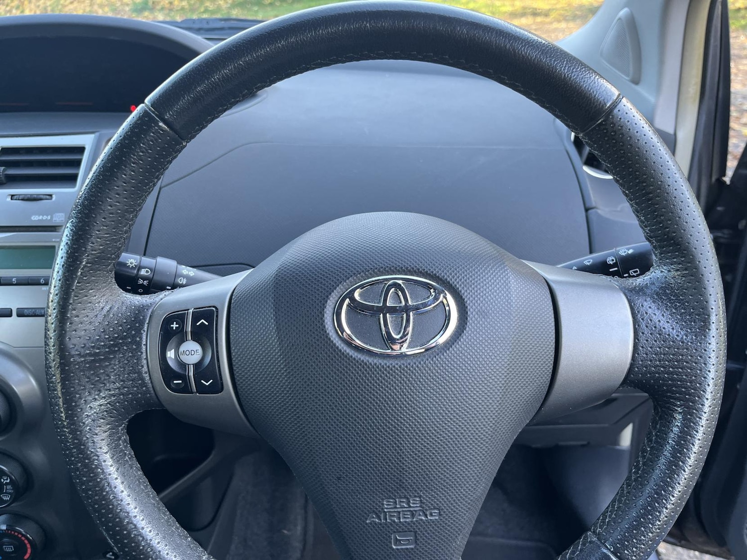 Used Toyota Yaris 2010 for sale - 76571943: Photo 42