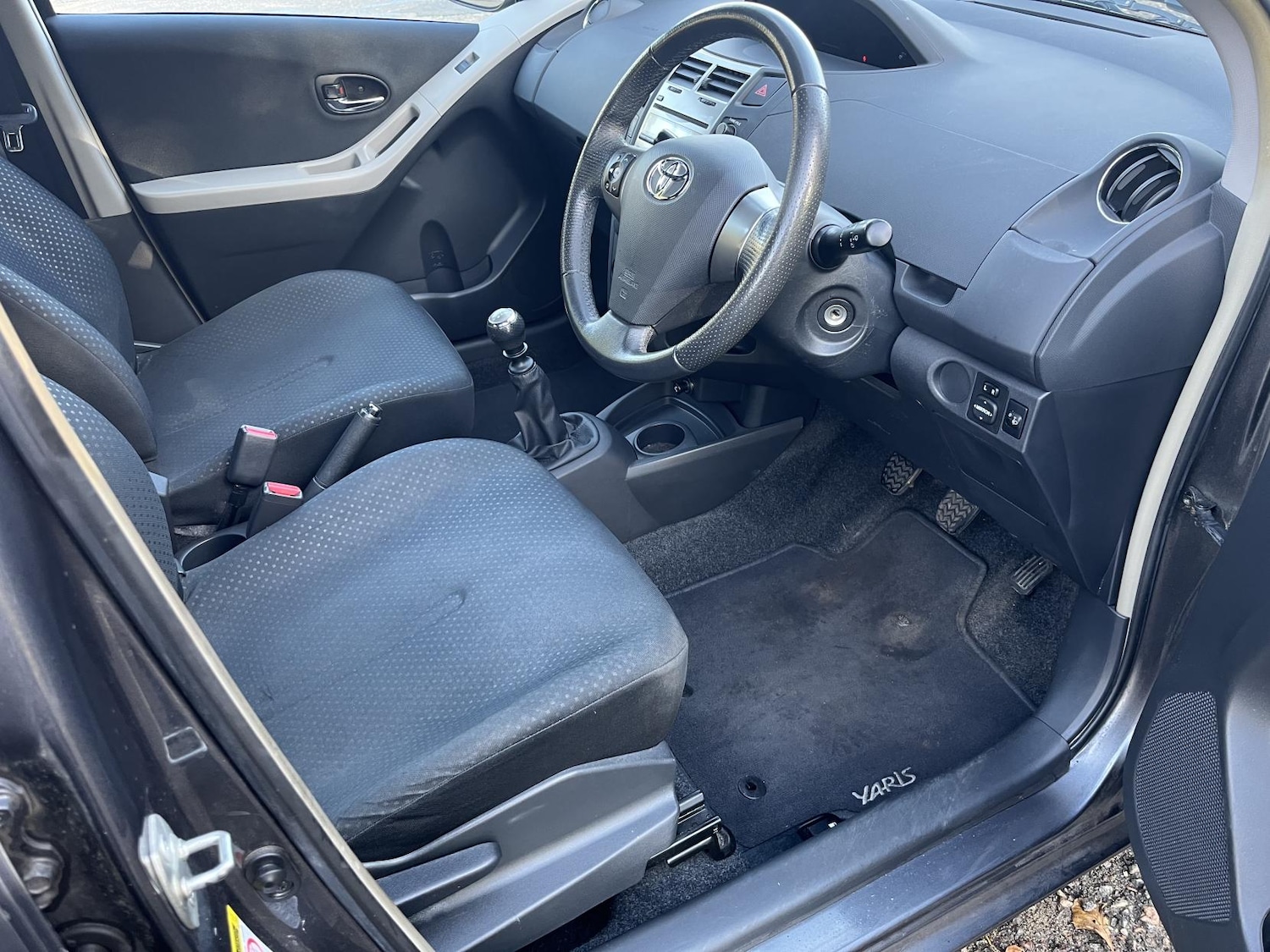 Used Toyota Yaris 2010 for sale - 76571943: Photo 7