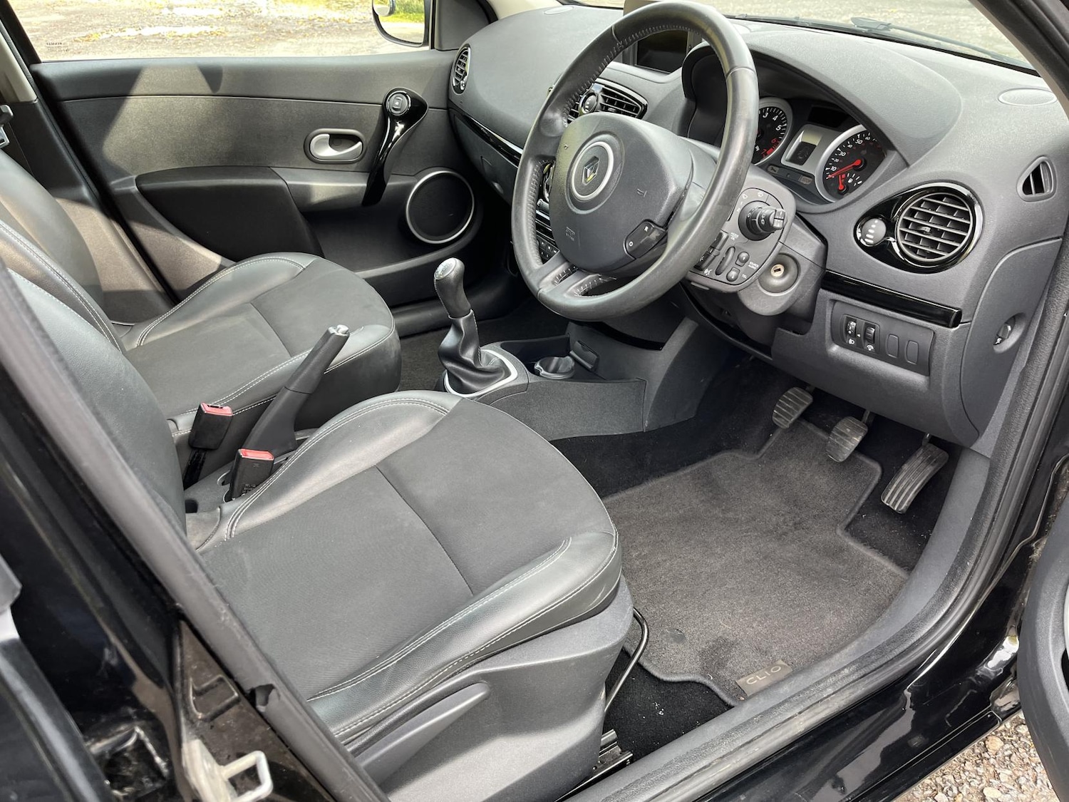 Used Renault Clio 2012 for sale - 76397292: Photo 15