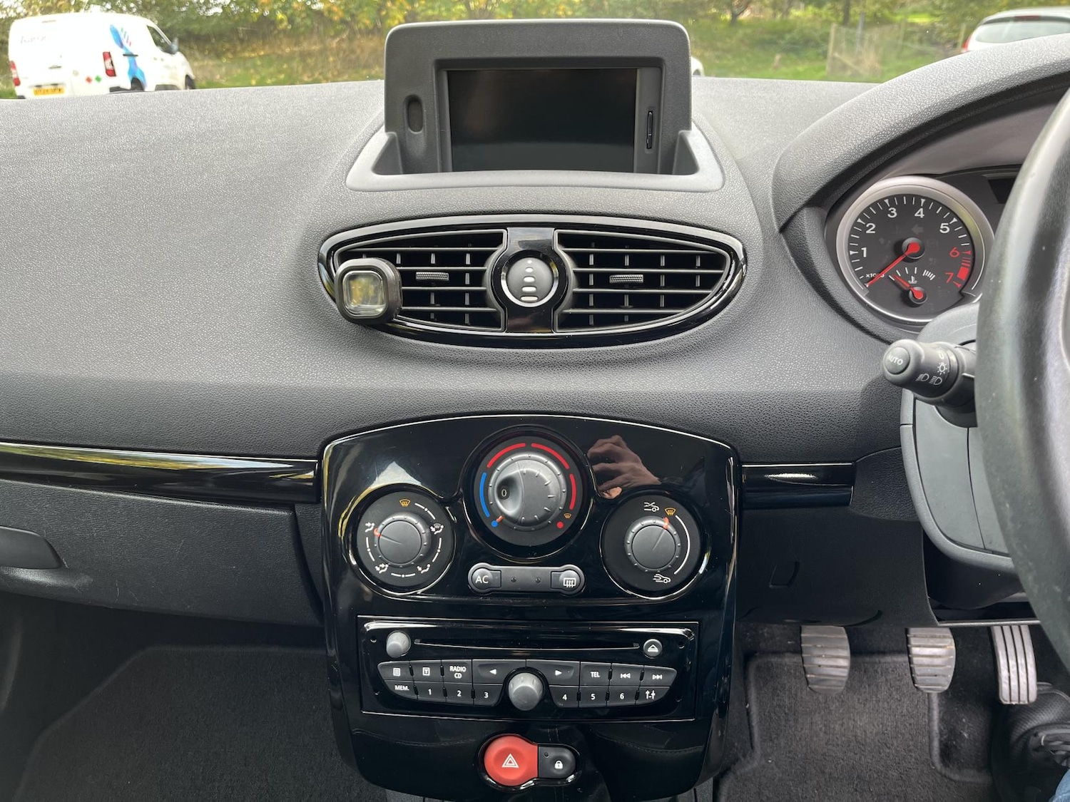 Used Renault Clio 2012 for sale - 76397292: Photo 17