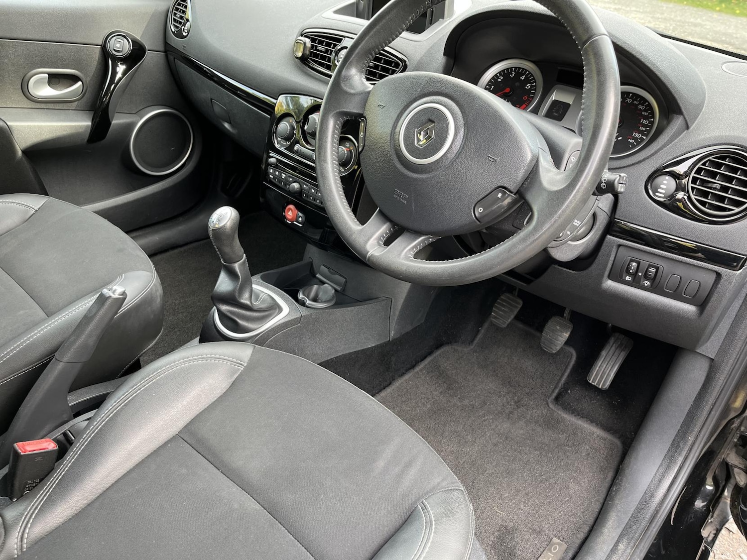 Used Renault Clio 2012 for sale - 76397292: Photo 28