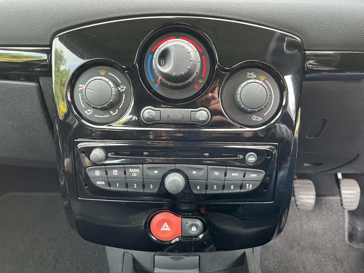 Used Renault Clio 2012 for sale - 76397292: Photo 33