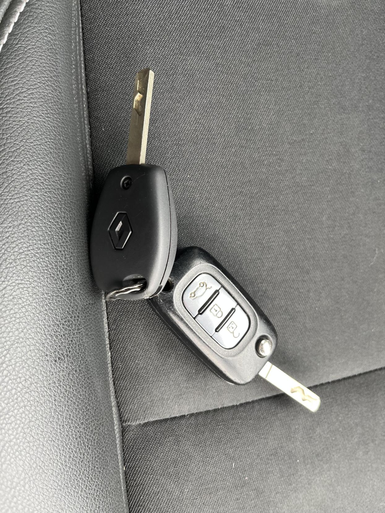 Used Renault Clio 2012 for sale - 76397292: Photo 34