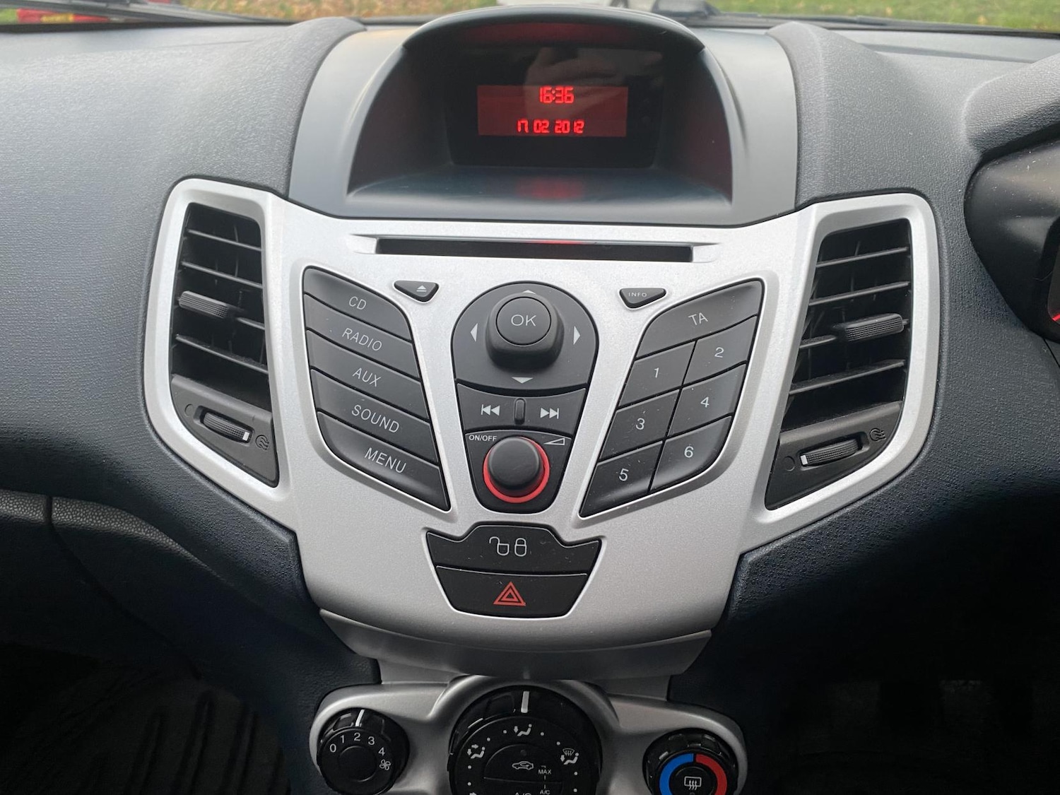 Used Ford Fiesta 2011 for sale - 76731138: Photo 27