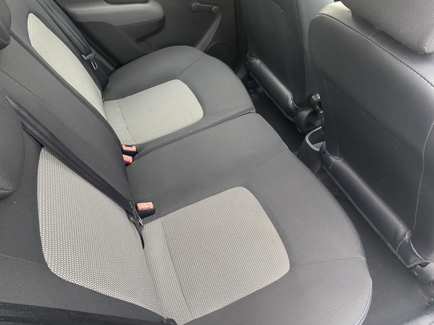 Used Hyundai i10 2010 for sale - 77466069: Photo 13