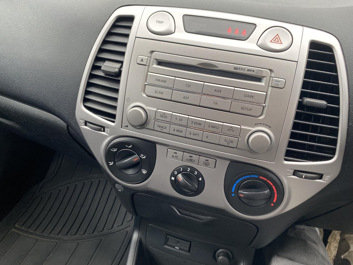 Used Hyundai i20 2011 for sale - 77326494: Photo 35