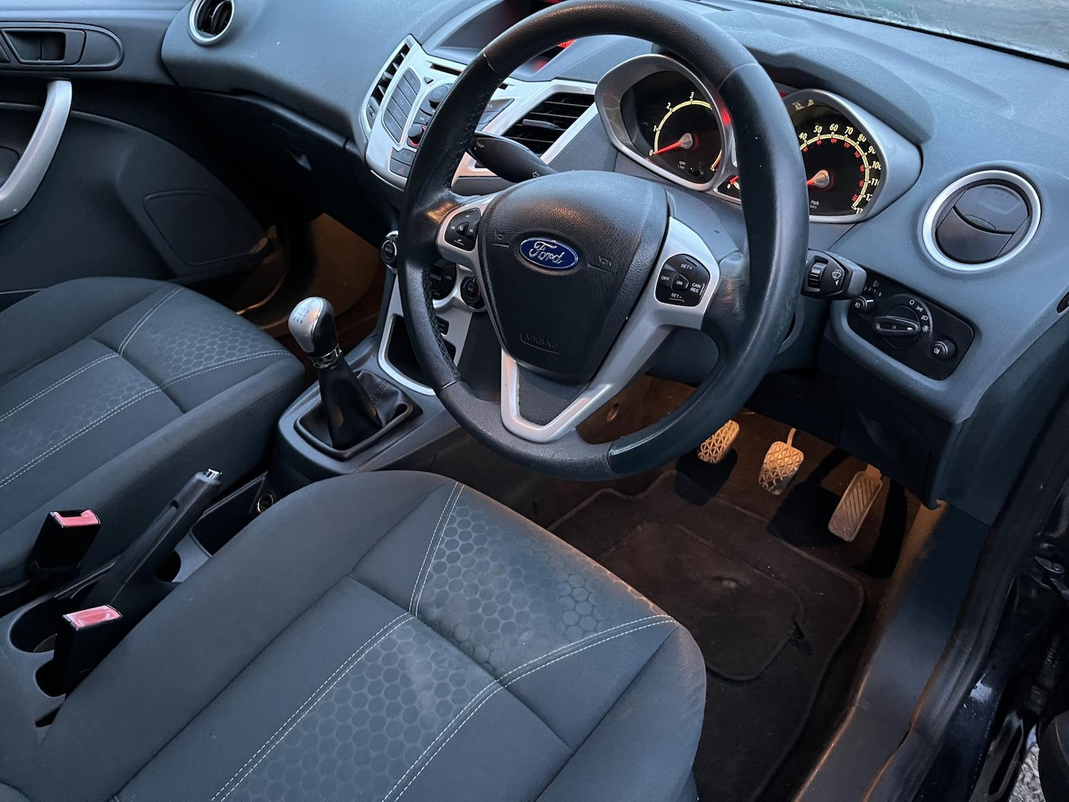 Used Ford Fiesta 2010 for sale - 77213853: Photo 24