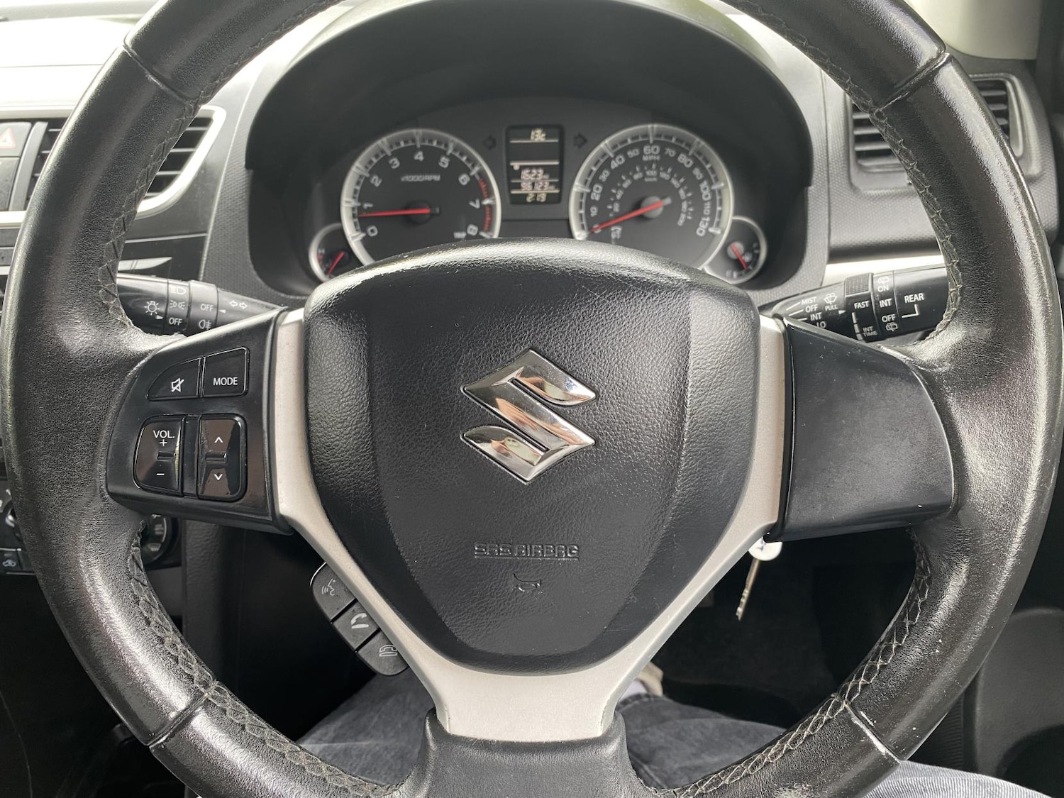 Used Suzuki Swift 2014 for sale - 76336029: Photo 32