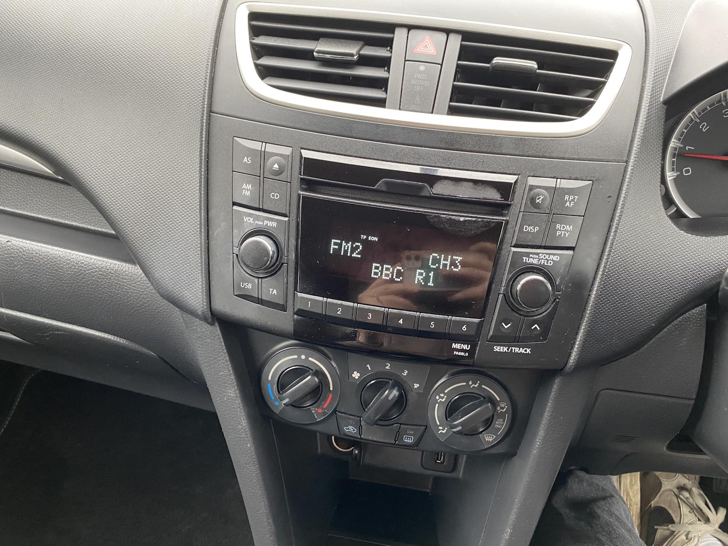 Used Suzuki Swift 2012 for sale - 78085653: Photo 36