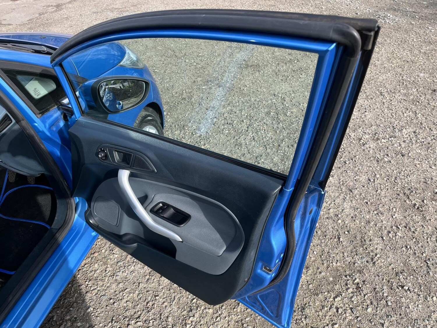 Used Ford Fiesta 2010 for sale - 77848302: Photo 31