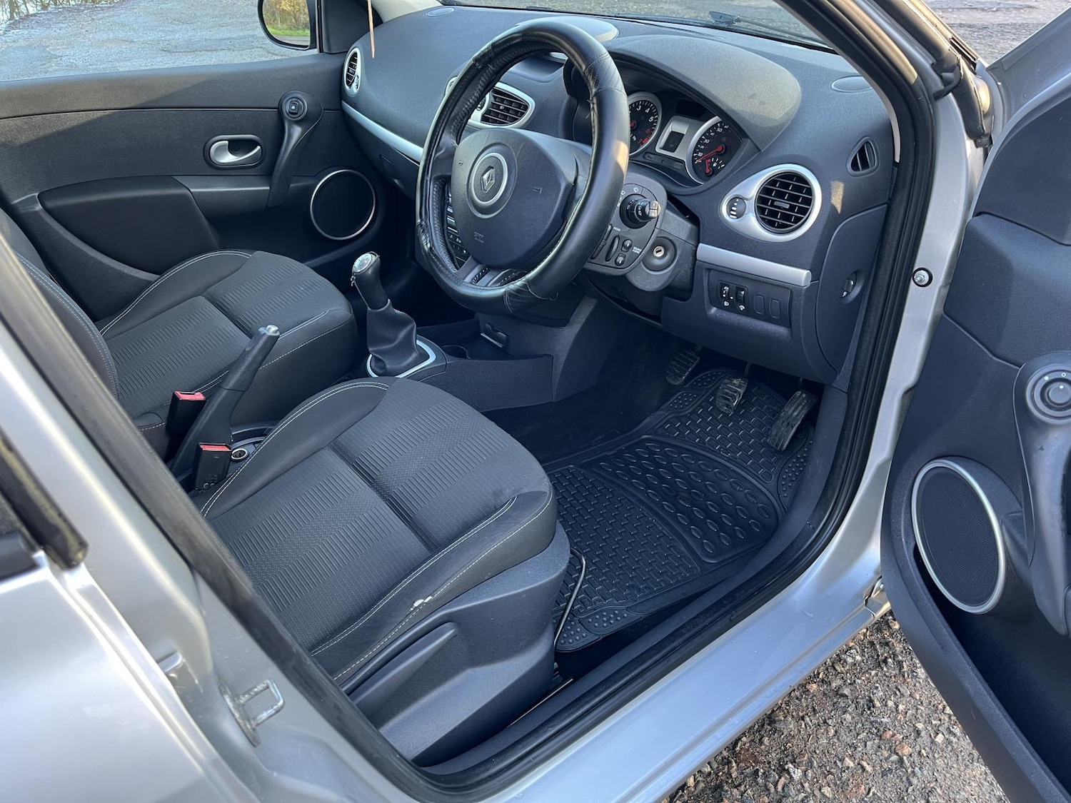 Used Renault Clio 2009 for sale - 77228527: Photo 32