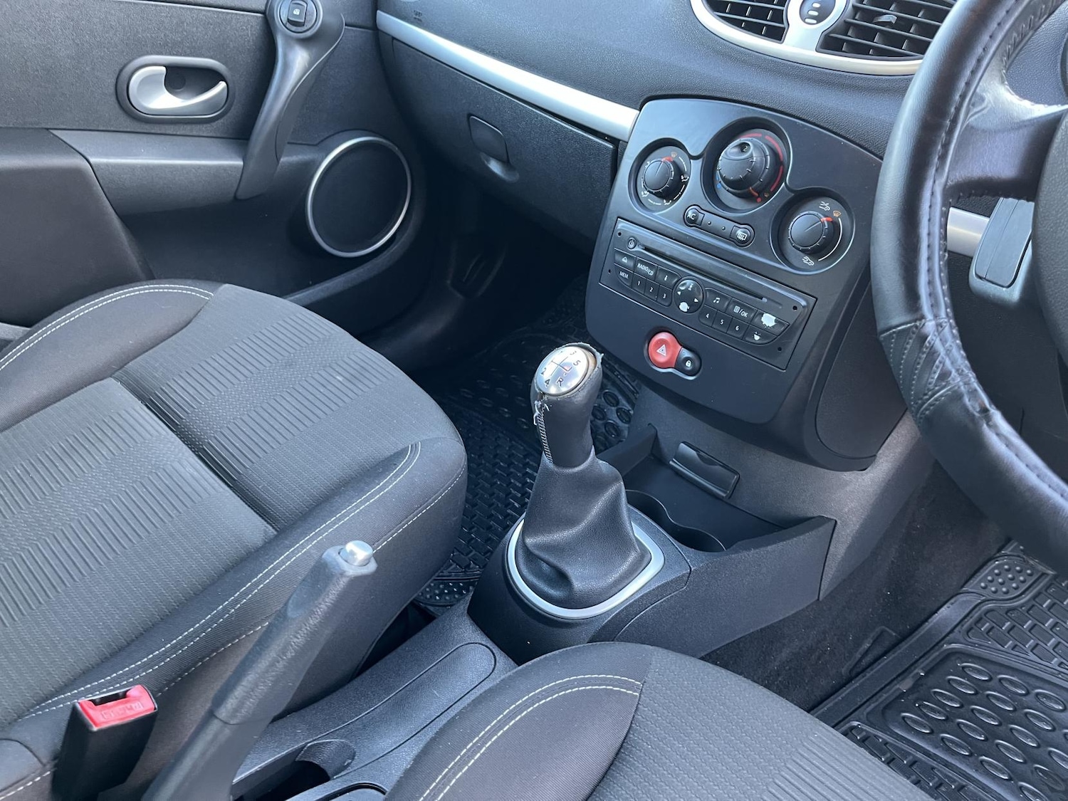 Used Renault Clio 2009 for sale - 77228527: Photo 35