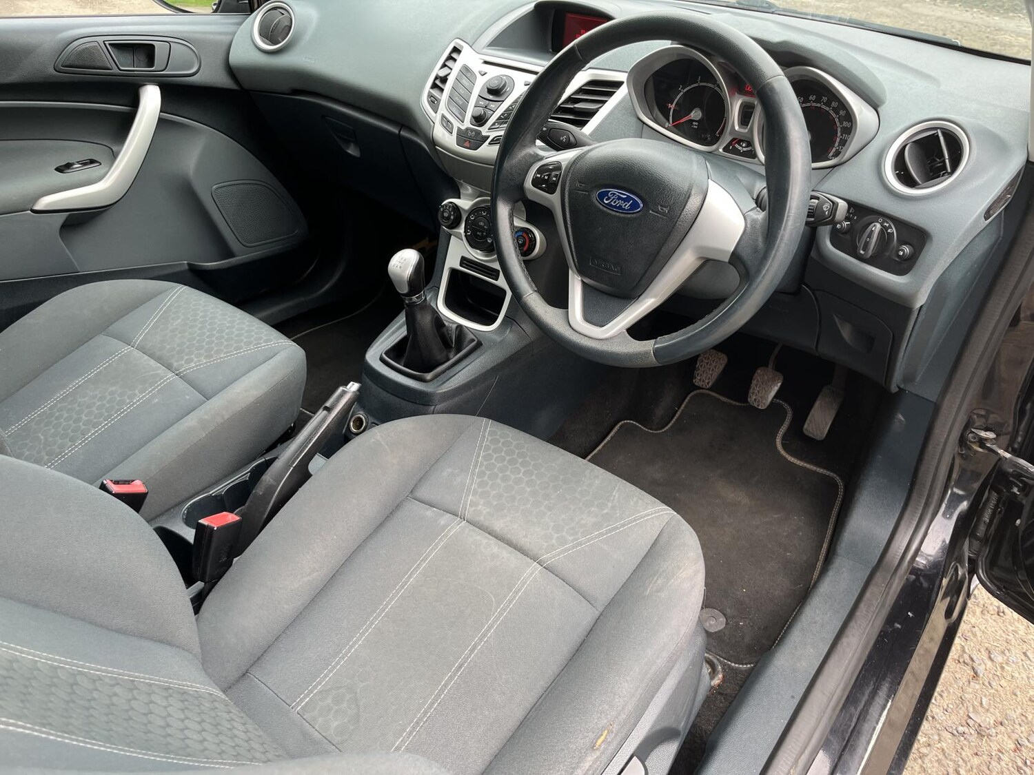 Used Ford Fiesta 2011 for sale - 77851811: Photo 28