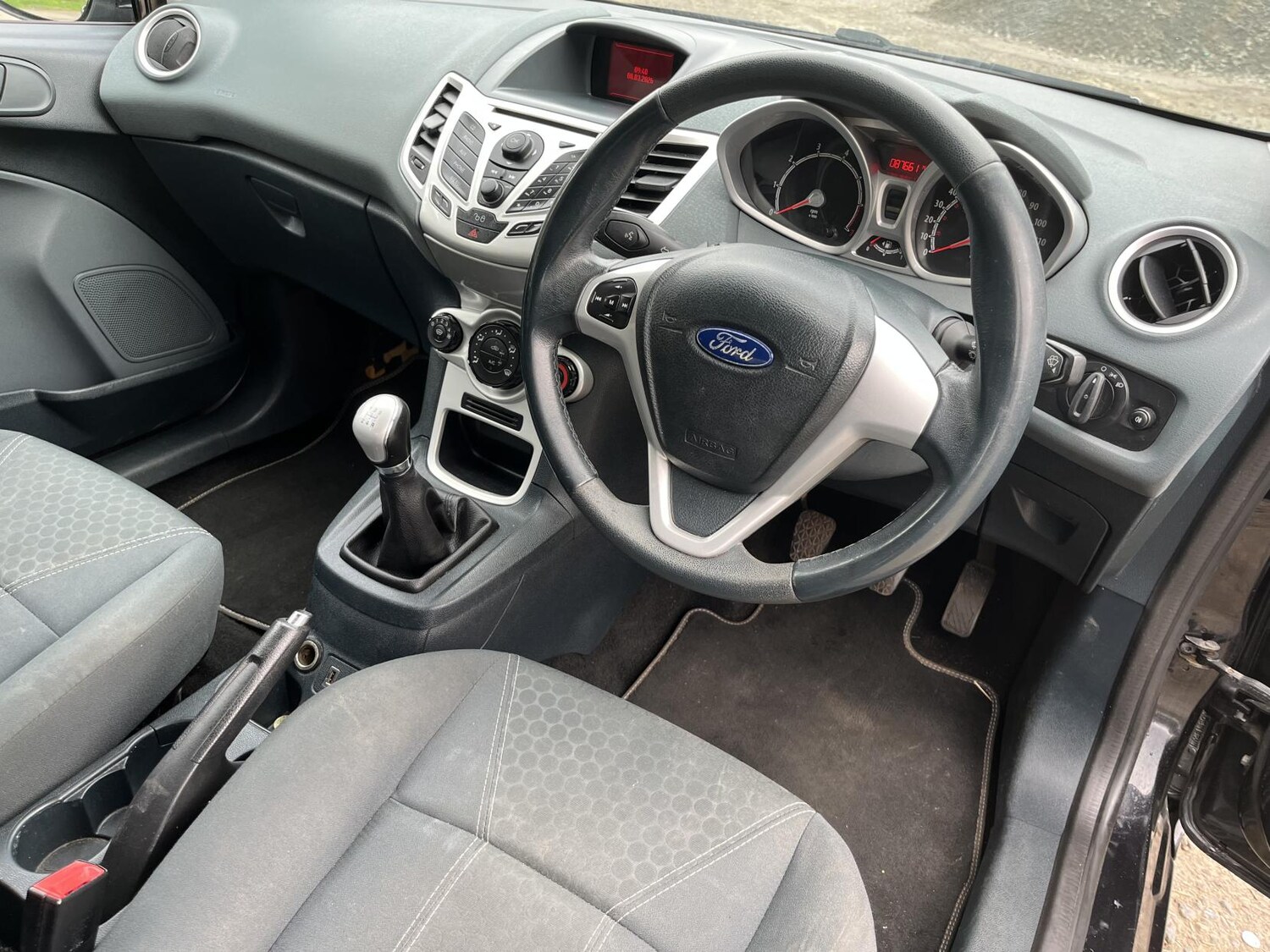 Used Ford Fiesta 2011 for sale - 77851811: Photo 29