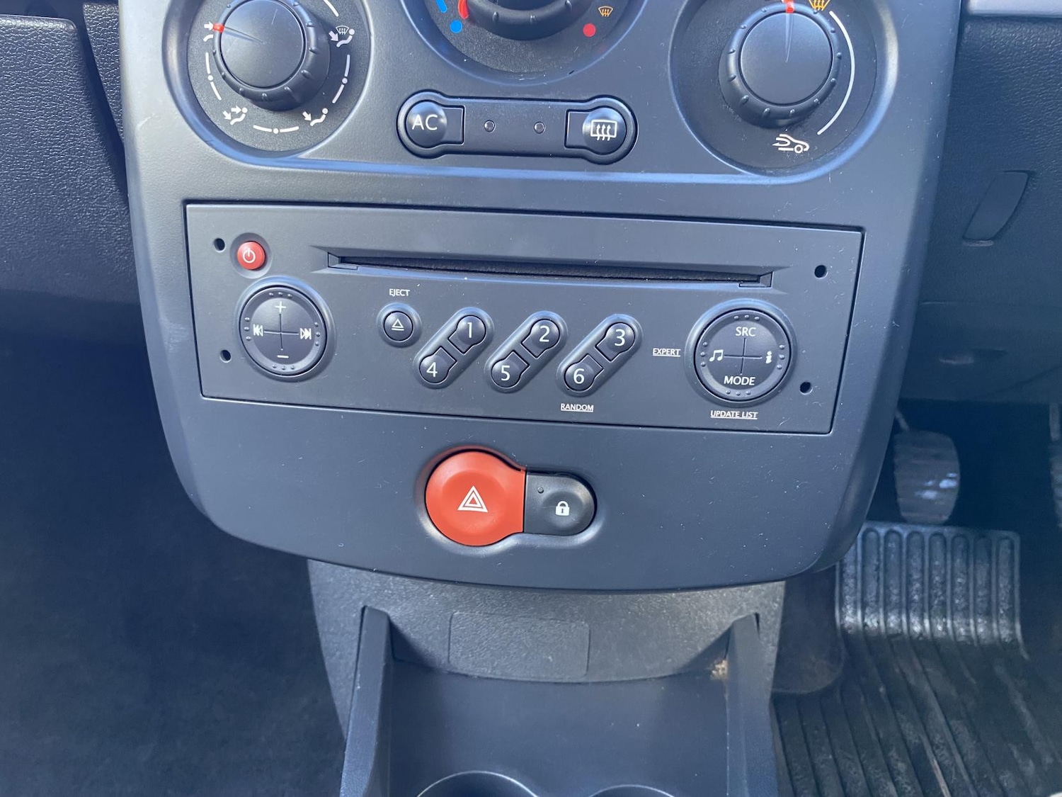 Used Renault Clio 2009 for sale - 76359011: Photo 44