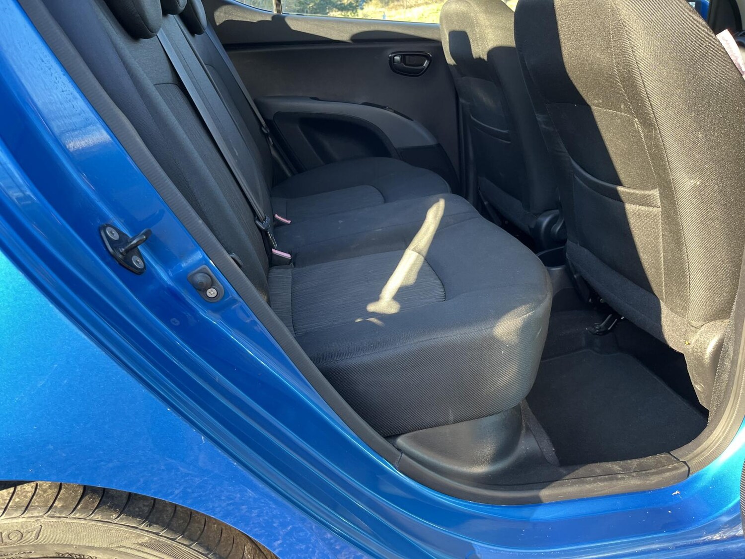 Used Hyundai i10 2011 for sale - 77938604: Photo 27