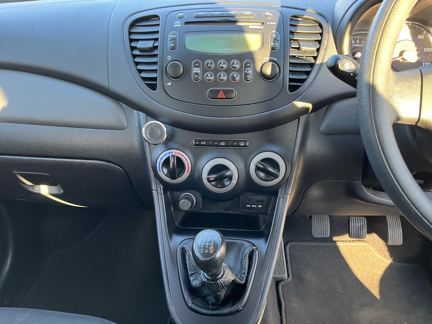 Used Hyundai i10 2011 for sale - 77938604: Photo 32