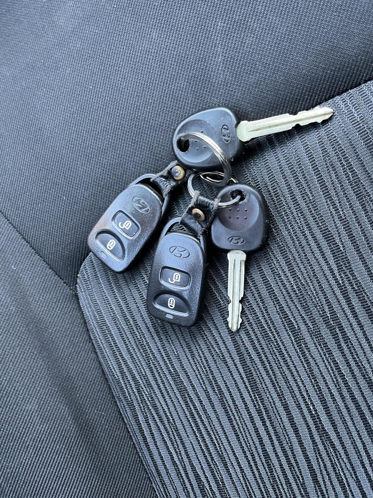 Used Hyundai i10 2011 for sale - 77938604: Photo 40