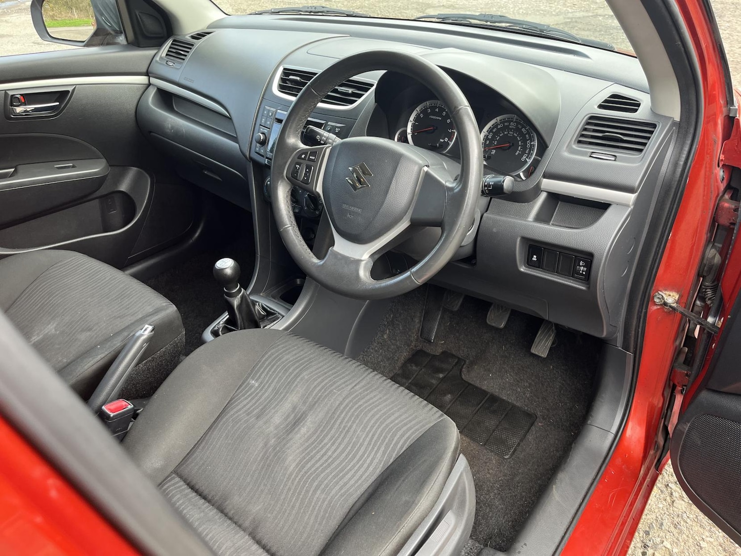 Used Suzuki Swift 2011 for sale - 77640922: Photo 27