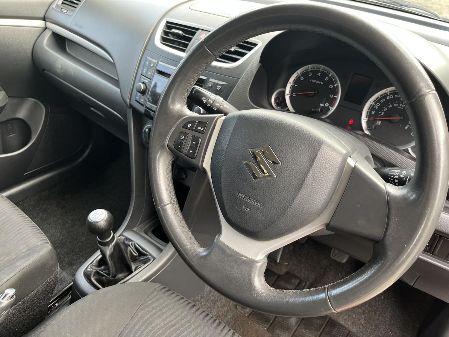 Used Suzuki Swift 2011 for sale - 77640922: Photo 28