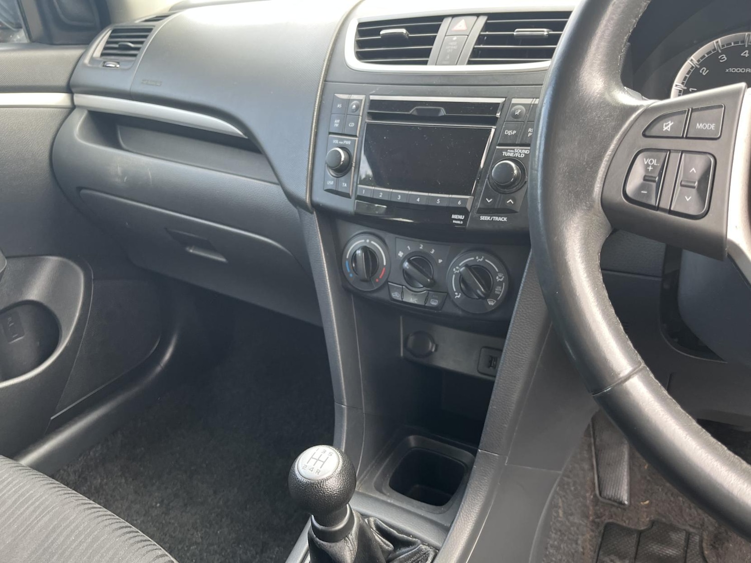 Used Suzuki Swift 2011 for sale - 77640922: Photo 29