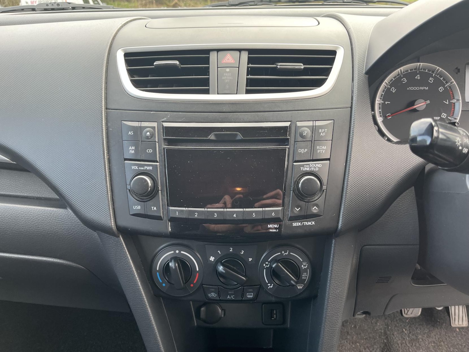 Used Suzuki Swift 2011 for sale - 77640922: Photo 30